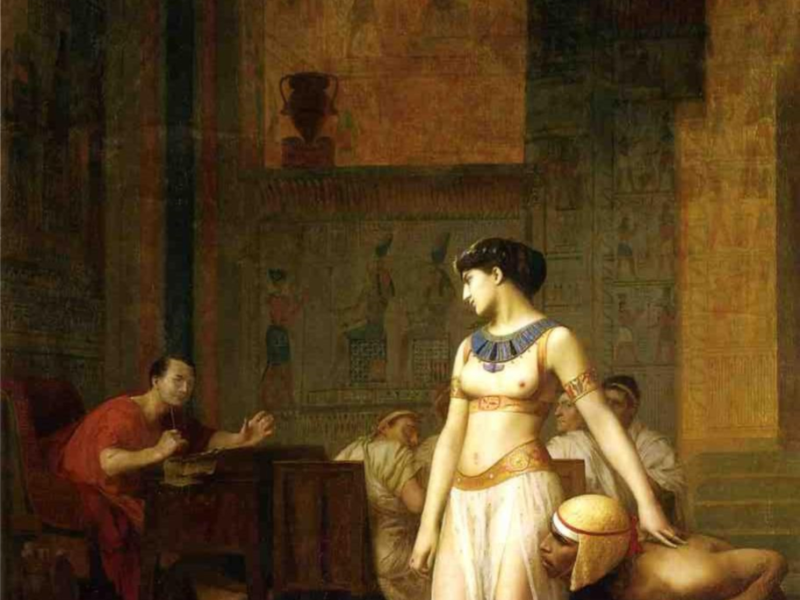 Cleopatra mới đôi mươi quấn mình trong thảm, để lén đột nhập vào phòng ngủ của Cesar lúc này đã 52 tuổi để xin sự giúp đỡ. Tranh vẽ cảnh thảm rơi xuống tiên nữ xuất hiện Tranh sơn dầu của Jean-Leon Gerome